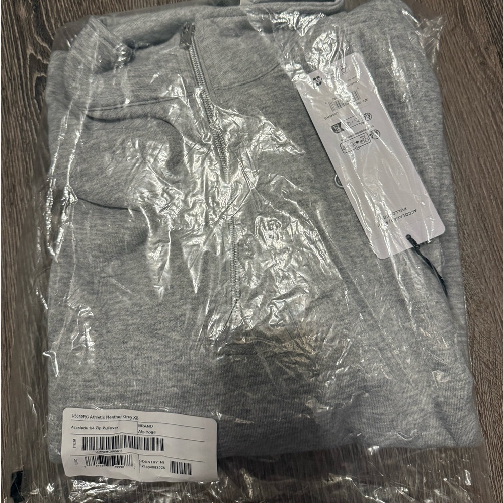 ALO Yoga Women’s Accolade 1/4 Zip Pullover. Size XS. NWT. Color Heather Grey - Picture 3 of 4